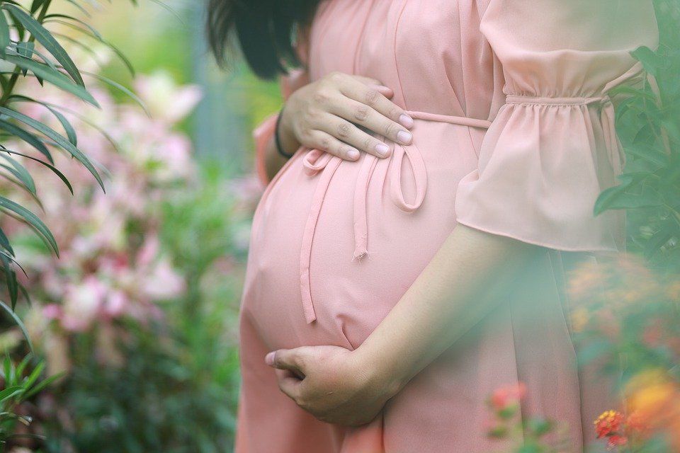Jakie akcesoria warto posiadać podczas ciąży?