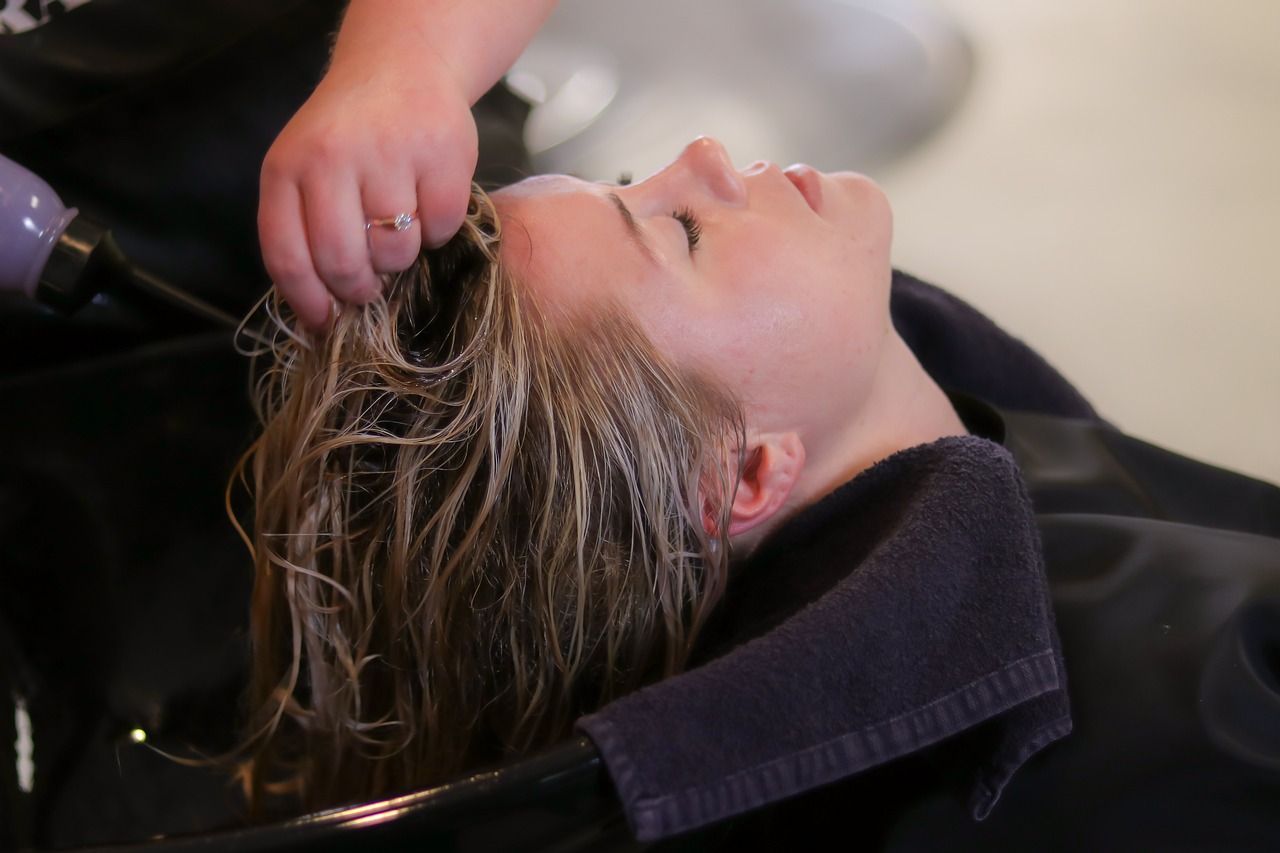 Jak wybrać odpowiednie kosmetyki do pielęgnacji włosów?