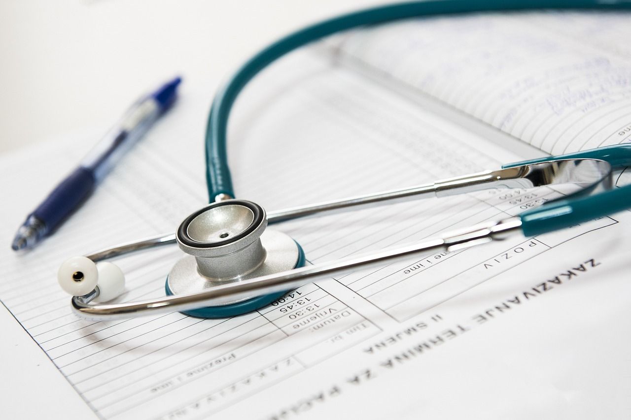 Czy zewnętrzna rejestracja pacjentów poprawia wydajność placówek medycznych?