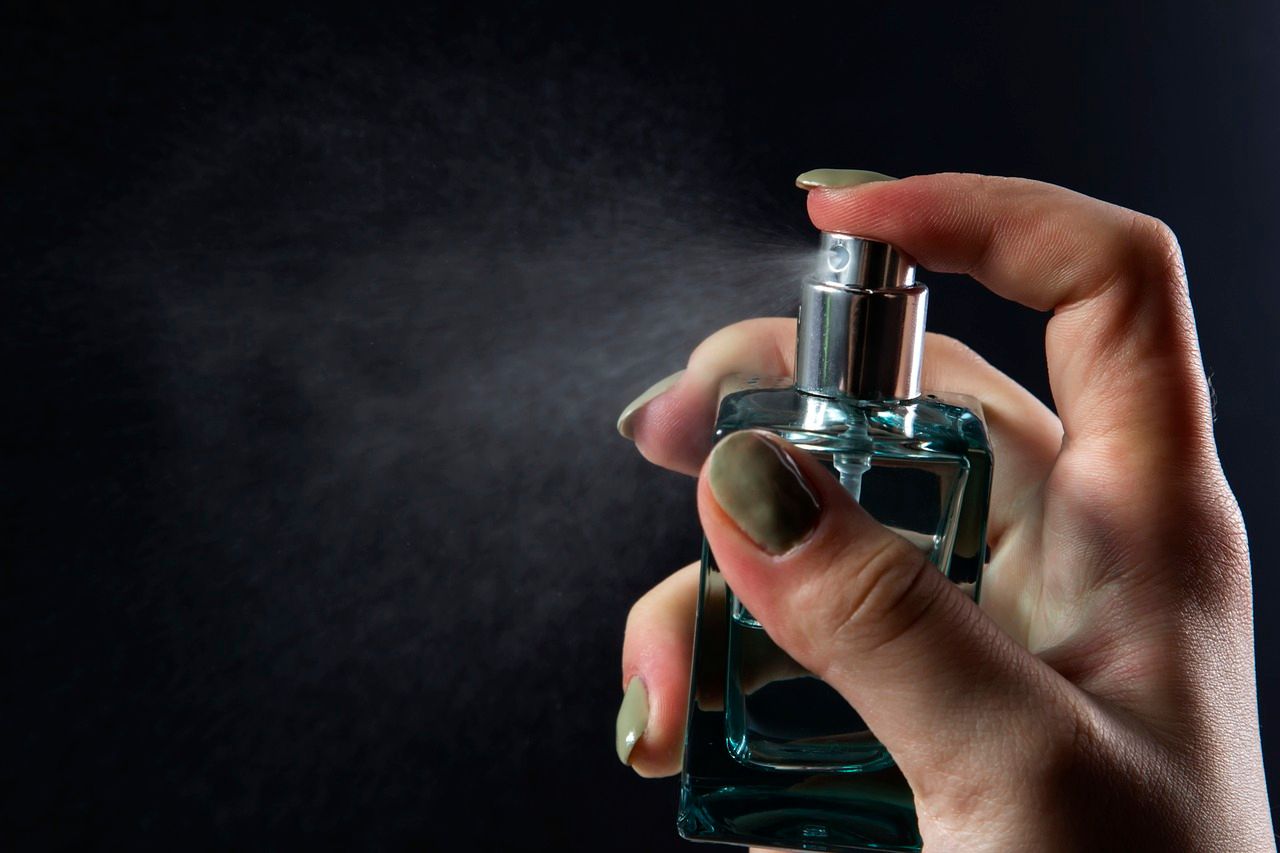 Alternatywy luksusowych perfum - kiedy warto się nad nimi zastanowić?